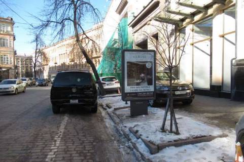 Бэклайт A в Киеве, 1.2x1.8  Архітектора Городецького вул., 9 фото 1