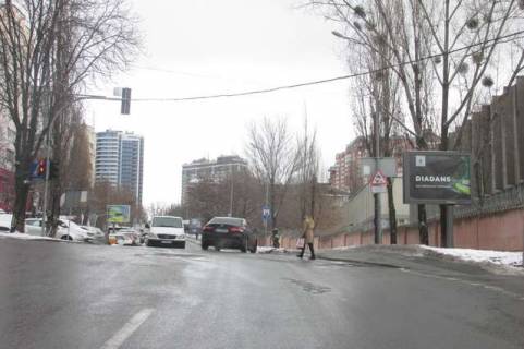 Ситилайт A в Киеве, 1,2х1,8  Коновальця Євгена вул. (Щорса вул.) - Василя Тютюнника вул. (Анрі Барбюса вул.) (№1-скрол) фото 1