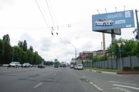 Билборд A в Киеве Перемоги просп., 49/2: завод "Більшовик", АЗС "Лукойл"; №1 (в напр. Галицька площа (Перемоги пл.).) фото 1