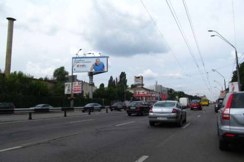 Билборд B в Киеве просп. Берестейський (Перемоги)., 49/2: завод "Більшовик", АЗС "Лукойл"; №1 (в напр. ст.метро "Нивки") фото 1