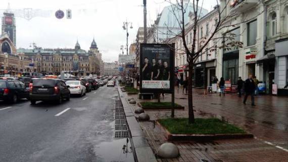 Скроллер A в Киеве, 1.2x1.8  Хрещатик вул., 44 (магазин "Адидас", "Монарх") - 127757 фото 1