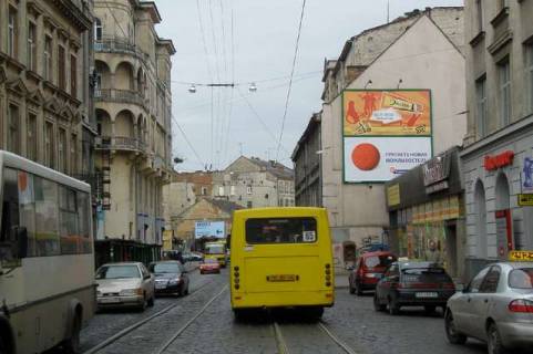 Билборд A в Львове, 3х6  Городоцька вул., 12 (фасад, верхній) фото 1