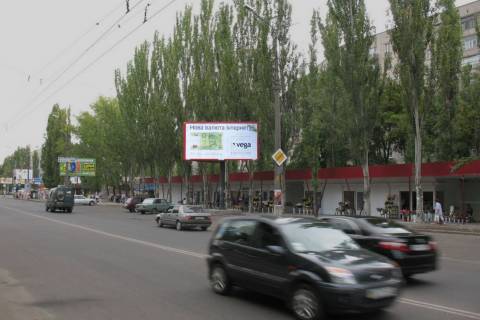 Билборд A в Николаеве, 3х6  Миру просп., 21 - Перемоги пл. фото 1