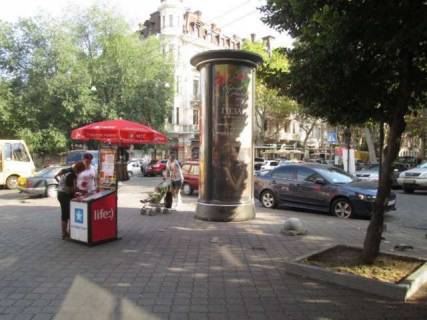 Ситилайт B в Одессе, 1.2x3.6  Дерибасівска вул. - Рішельєвська вул., 4 фото 1