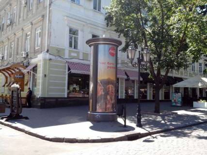 Ситилайт A в Одессе, 1.2x3.6  Дерибасівська вул., 31 - Луценка Івана пров. (Віце-адмірала Жукова пров.) фото 1