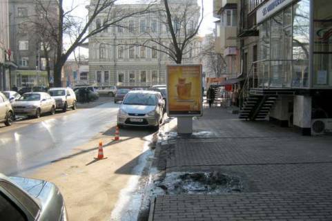 Ситилайт B в Харькове Алчевських вул. (Артема вул.), 1/13 фото 1