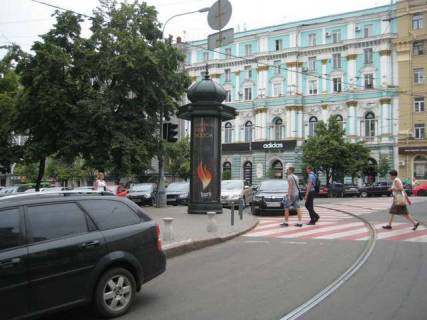 Ситилайт B в Харькове, 1.2x3.6  Конституції пл., 2/2 - Героїв Харкова просп. (Московський просп.), (колона) (сторона С) фото 1