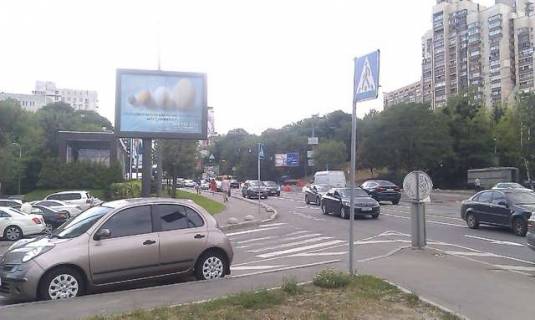 Ситилайт B в Киеве, 1,2х1,8  Миколи Міхновського бульвар (Дружби Народів бульвар). - Болсунівську вул. (Сергія Струтинського вул.),  IQ-центр, ; №1 фото 1