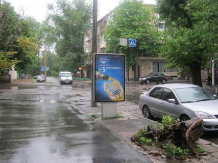 Citylight B in Kharkiv Karazina st. - Mironosic'ka st., 61/3 Photo 1
