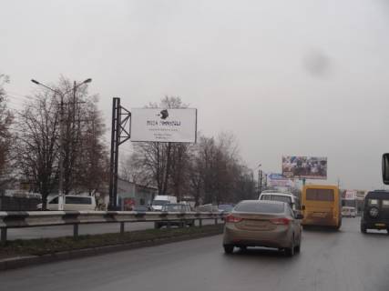 Билборд B в Черновцах вул. Калинівська, ринок,  (другий над дорогою) фото 1