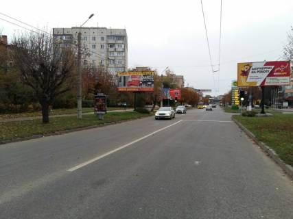 Ситилайт B в Черновцах вул. Сергія Скальда (Комарова), 8-10, світлофор, навпроти перехрестя з пров. Ентузіастів фото 1