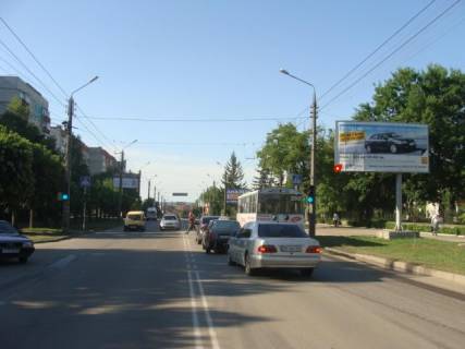 Білборд, Бігборд (Борд)  A у Чернівцях вул. Героїв Майдану (Червоноармійська), 232 на світлофорі (онколікарня) Фото 1
