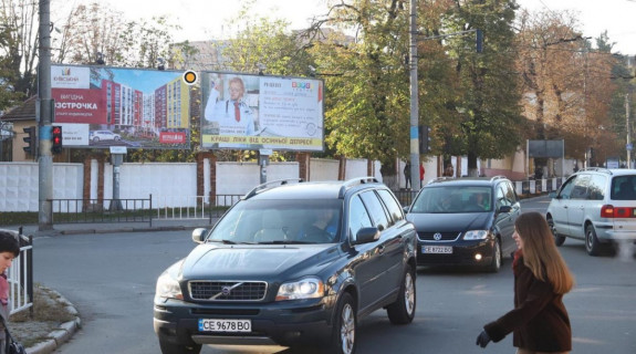 Билборд B в Черновцах перехрестя вул. Садової-Героїв Майдану (Червоноармійська) фото 1