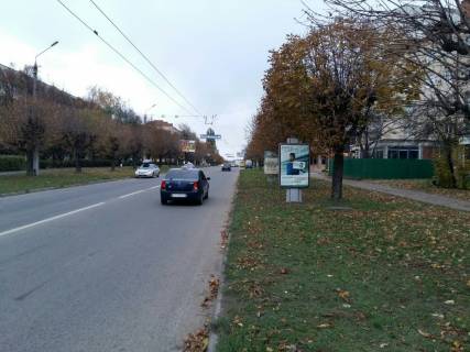 Ситилайт A в Черновцах вул. Сергія Скальда (Комарова), 8-10, АЗС WOG, світлофор, піший маршрут на ринки Головний, Карпати, Буковинський фото 1