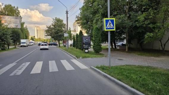 Ситилайт A в Черновцах вул. Небесної Сотні (Стасюка), 28 на пішохідному переході А фото 1
