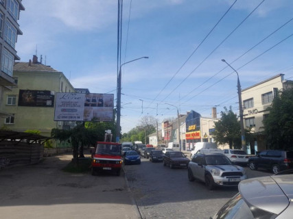 Билборд B в Черновцах вул. Головна, 122, центр міста, до Соборної площі фото 1