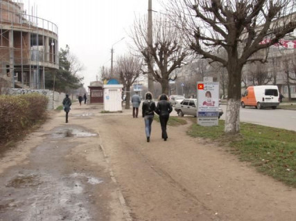 Ситилайт B в Черновцах вул. Сергія Скальда (Комарова), 12 фото 1