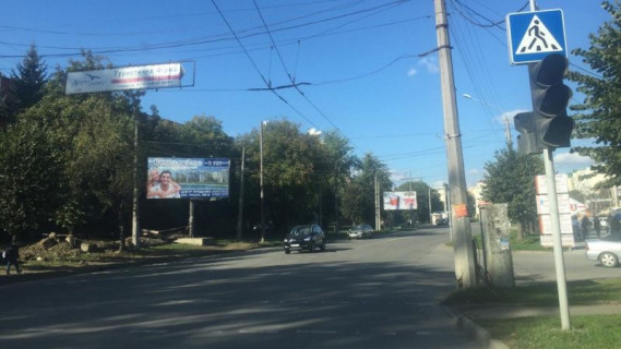 Билборд B в Черновцах вул. Героїв Майдану (Червоноармійська), 196 - вул. Пилипа Орлика фото 1