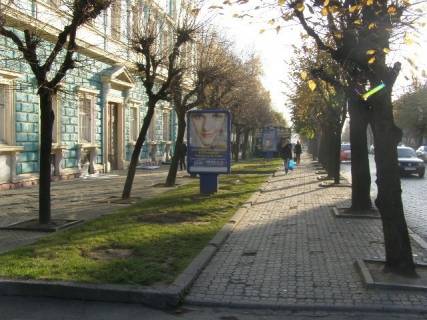 Ситилайт B в Черновцах вул. Героїв Майдану (Червоноармійська), 3, перехрестя з вул. Кафедральною фото 1