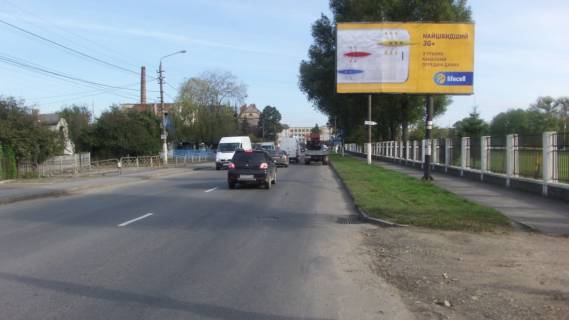Билборд A в Черновцах вул. Галицький шлях,  автовокзал, в центр фото 1