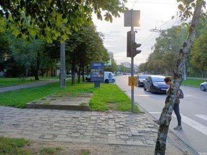 Ситилайт B в Черновцах вул. Сергія Скальда (Комарова), 23-25, світлофор, пішохідний перехід біля школи фото 2