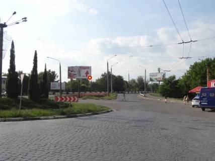 Билборд B в Черновцах вул. Гагаріна (Вокзальна) -- вул. Корсунська, транспортна розвязка фото 1