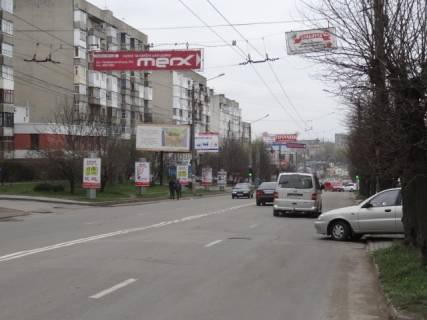 Білборд, Бігборд (Борд)  B у Чернівцях вул. Героїв Майдану (Червоноармійська), 57 - перехрестя Каспрука Фото 1