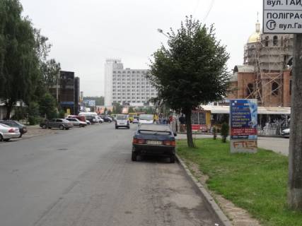 Ситилайт A в Черновцах вул. Небесної Сотні (Стасюка), 30. Приватбанк, Ринок, Парк. фото 1