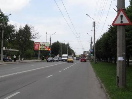 Билборд B в Черновцах вул. Героїв Майдану (Червоноармійська), 230 на світлофорі (онколікарня) фото 1