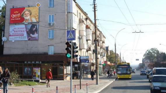 Билборд B в Черновцах проспект Незалежності, 78 перехрестя з Небесної Сотні (Стасюка) (078) фото 1