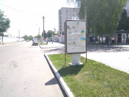 Ситилайт A в Волочиске, 1,14х1,72м.  вул. Незалежності, 13 фото 1