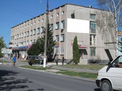 Білборд, Бігборд (Борд)  A у Волочиськ, 1,14х1,72м.  вул. Незалежності, 23 Фото 1