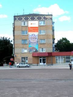 Білборд, Бігборд (Борд)  A у Волочиськ, 1,14х1,72м.  вул. Незалежності, 94 Фото 1