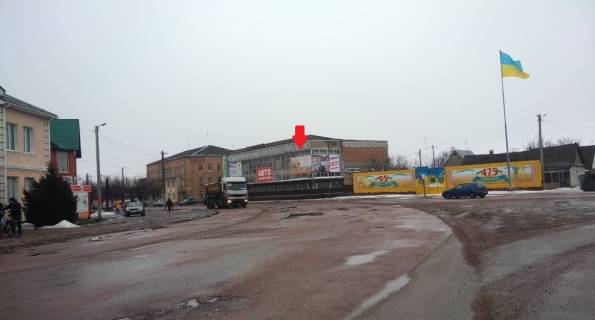 Билборд A в Житомире ЧЕРНЯХІВ. Вул. Володимирська 2. центр, универмаг, маркети"КВАРА""ТРЕШ"  "БІРРЛІН", в напр. на Житомир ЛІВА фото 1
