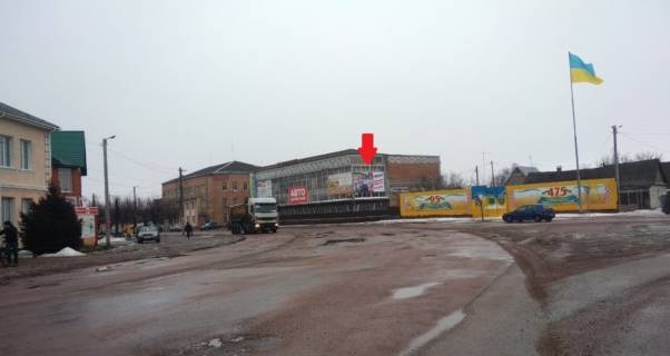 Билборд A в Черняхове ЧЕРНЯХІВ. Вул. Володимирська 2. центр, универмаг, маркети"КВАРА""ТРЕШ" "БІРРЛІН", в напр. на Житомир права фото 1