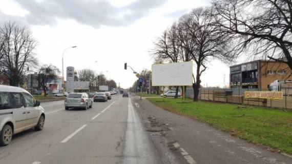 Билборд B в Ужгороде, 3x6  вул.Карпатської України (Гагаріна) світлофор поворот на ринок Краснодонців фото 1