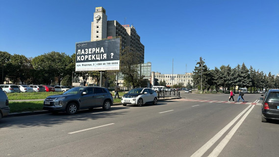 Билборд B в Ужгороде, 3x6  пр. Свободи 46 фото 1