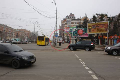 Ситилайт A в Полтаве, 1,2х1,8  вул. Соборності (Жовтнева) / майдан Незалежності (пішохідний перехід) фото 1