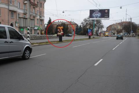 Ситилайт A в Полтаве, 1,2х1,8  вул. Небесної Сотні (Леніна) (розподільча смуга) фото 1