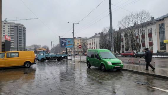 Билборд B в Житомире, 3.14х2.32  вул. Михайла Грушевського (Котовського ), 7 (Будівельний маркет "Олді", "Сільпо", ТРЦ) фото 1