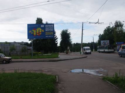 Билборд B в Житомире Полевая пл., 5 (к-тр Космос, спальный район, фитнес-клуб "Лайм", поликлиника) фото 1