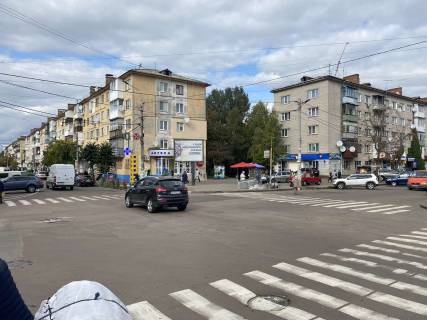 Билборд A в Житомире, 3.14х2.32  вул.Хлібна 16 (ринок Хлібний,Сільпо, Фокстрот) фото 1