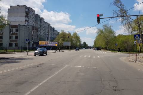Billboard B in Khmelnitsky, 3*6  st.Pribuz'ka, 6 (mist na "EpicentrK"). nepodalik: "Epicentr", supermarket "Tavria V", "Sil'po", TRC "Oazis", central'nij rinok, elitna zabudova "Nabereznij kvartal" (centr) [prave vuho] Photo 1