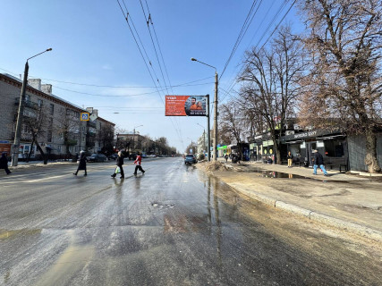 Билборд A в Харькове, 6х3м  Олександрівський пр. (колиш. Косіора пр.)  + пр. Архітектора Альошина (Орджонікідзе ) (прапорець) фото 1