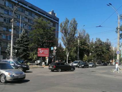 Видеоборд B в Херсоне, 3х2 м  Ушакова пр./ Театральна (Горького) вул. - 380917 фото 1