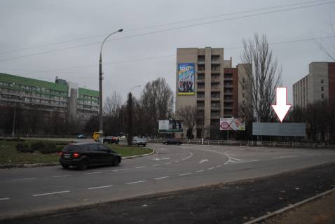 Билборд A в Херсоне, 3х6 м.  Івана Мозгового пл/ Кременчугська вул (гуртожиток ХДУ) лівий фото 1