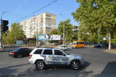 Билборд B в Херсоне Івана Богуна (Ілліча) вул../Лавреньова вул.(зупинка) фото 1