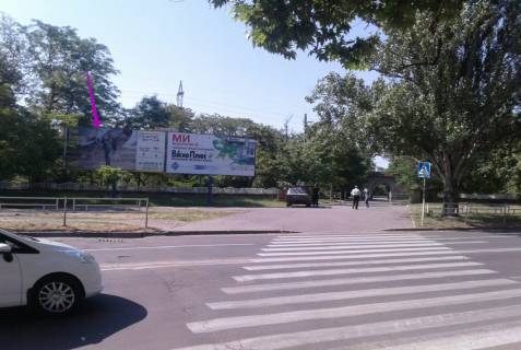 Билборд A в Херсоне, 3х6 м.  вул. Університетьська/пл. Івана Мозгового лівий фото 1
