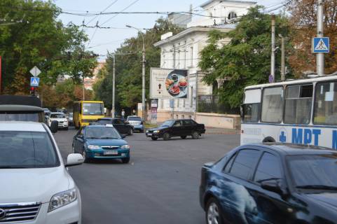 Призма A в Херсоне, 3х4 м.  Воронцовська вул.(вул.Комунарів)/Соборна вул. - 278486 фото 1
