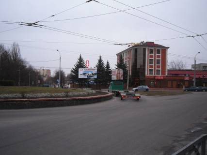 Билборд A в Ровно, 6х3м  м. Рівне, вул. вул. Ст. Бандери, в районі перехрестя з вул. Відінською фото 1